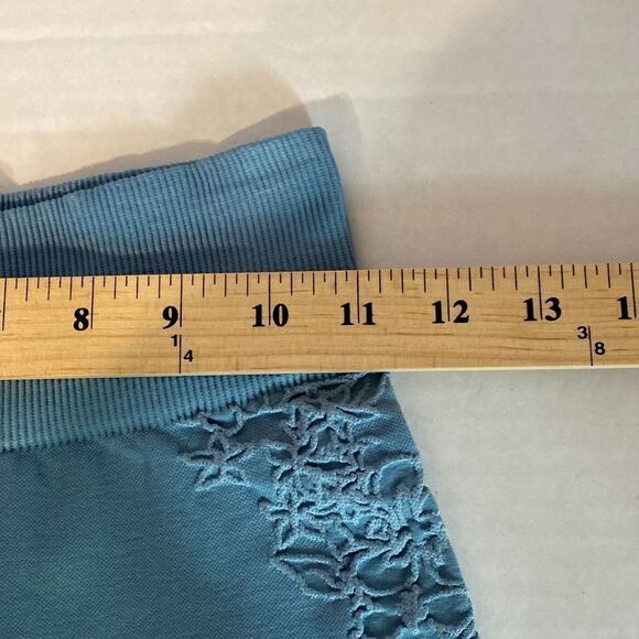 New Fabletics Blue Elise Seamless Capri Size XS/2-4, Embroidered Detail - Picture 10 of 14